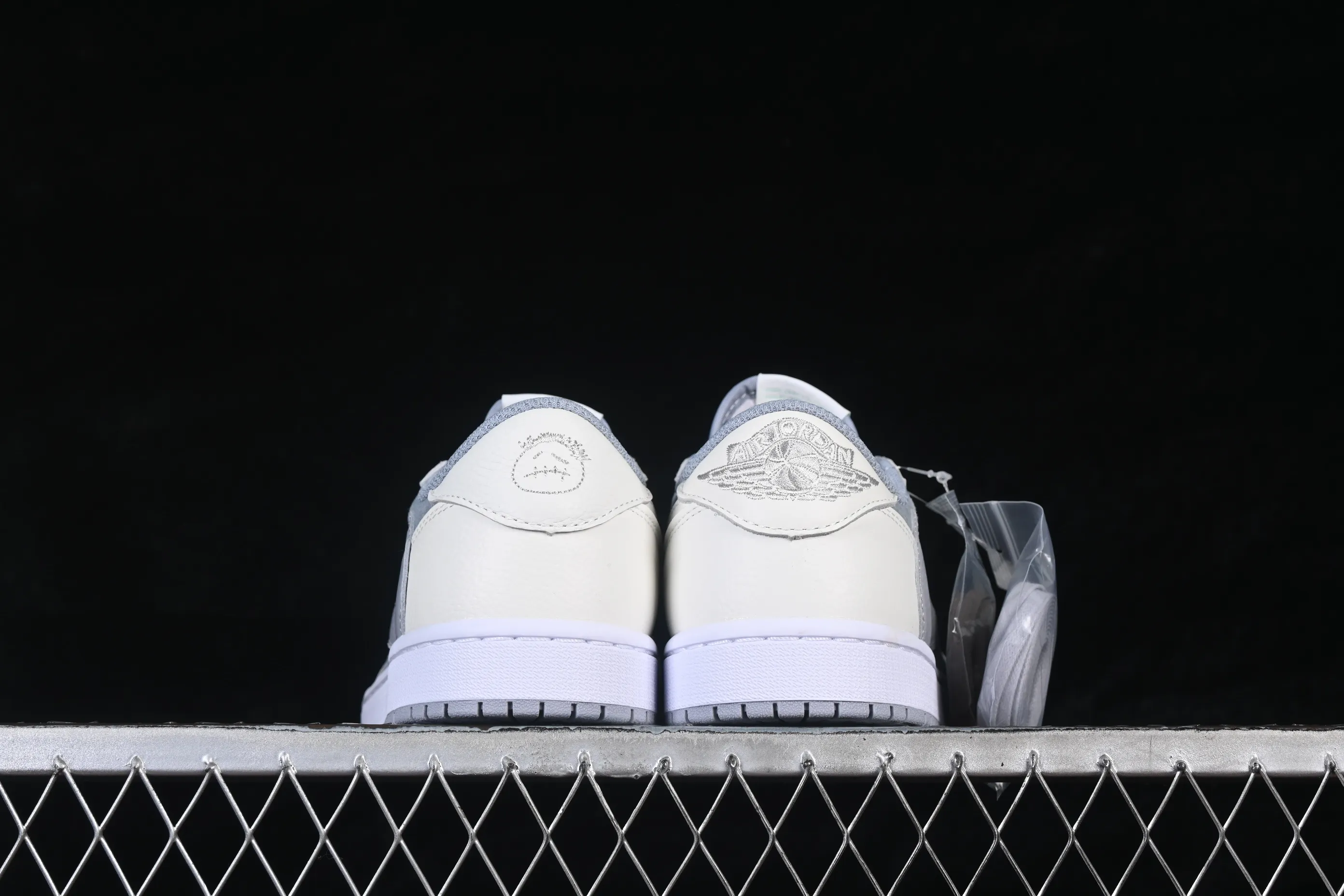All categories Air Jordan Jordan series basketball shoes Air Jordan 1 Low Travis Scott x Air Jordan 1 Low OG AJ1 Joe 1 joint overhead HQ2004-400